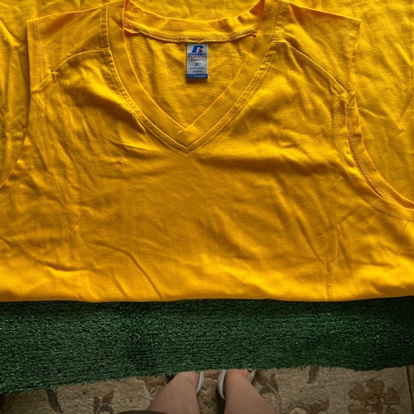 Russell CLEAR OUT Womens Sleeveless V-Neck Sports Top Gold NWT size Large - Picture 4 of 4